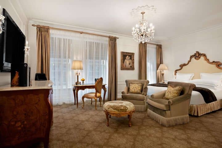 Room 29 of 108