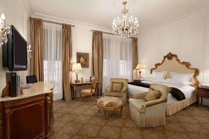 Room 31 of 108
