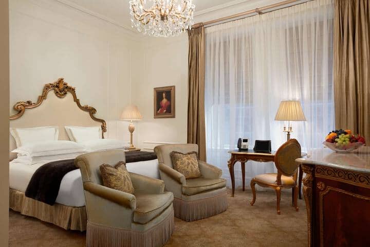 Room 30 of 108